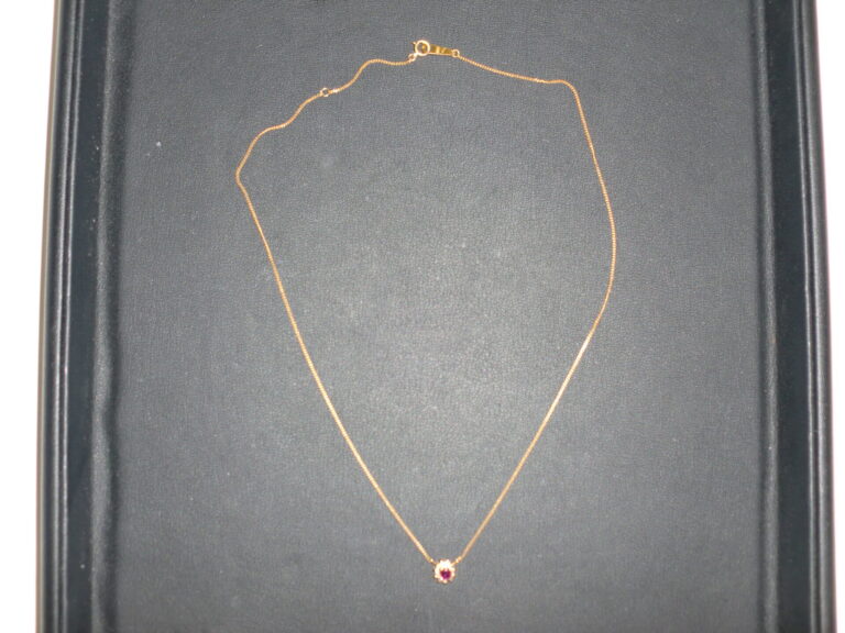 K18 ネックレス サファイアとメレーダイヤ付き