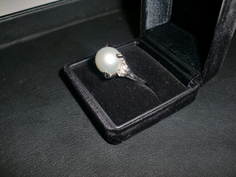 Pt900　リング　パール10.2ｍｍメレーダイヤ0.7Ｃｔ