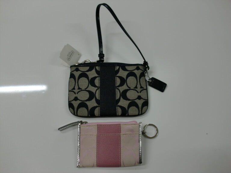 COACH コーチ シグネチャー ポーチ とコインケース