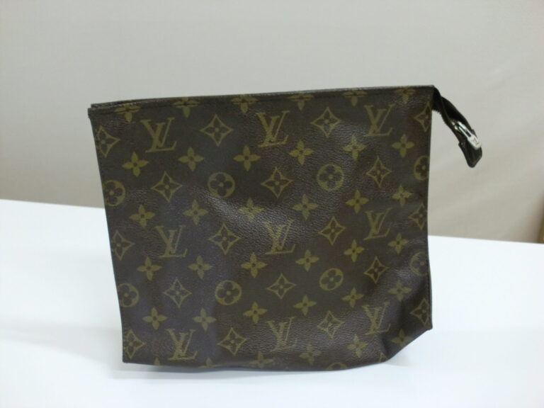 LOUIS VUITTON ルイヴィトン モノグラム ポッシュトワレット26