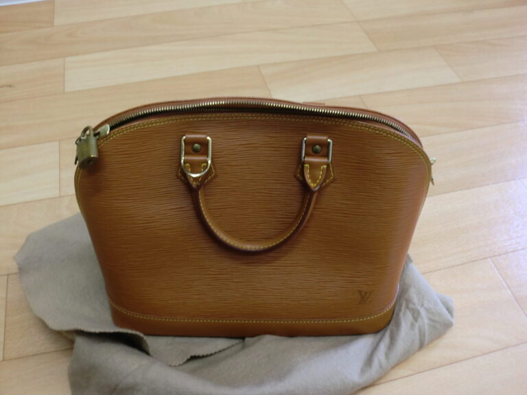 LOUIS VUITTON ルイヴィトン　エピ　アルマ