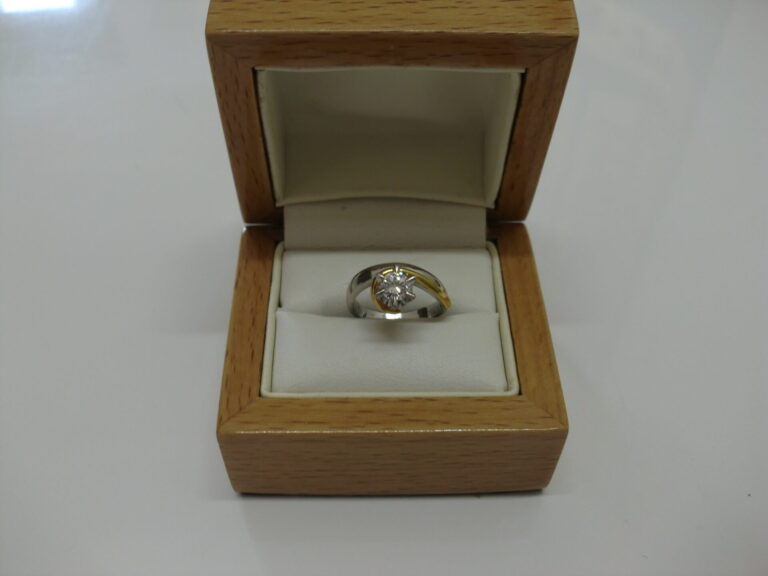 K18/Pt900　リング　ダイヤ0.382Ct