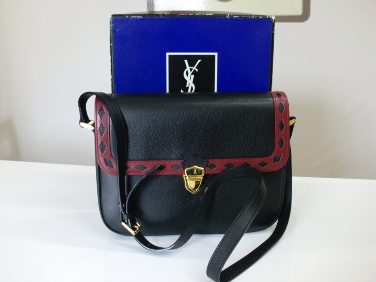 YVES SAINT LAURENT イヴサンローラン レザー カットアウト ショルダーバッグ