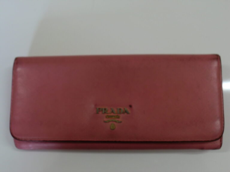 PRADA プラダ 長財布　サフィアーノ
