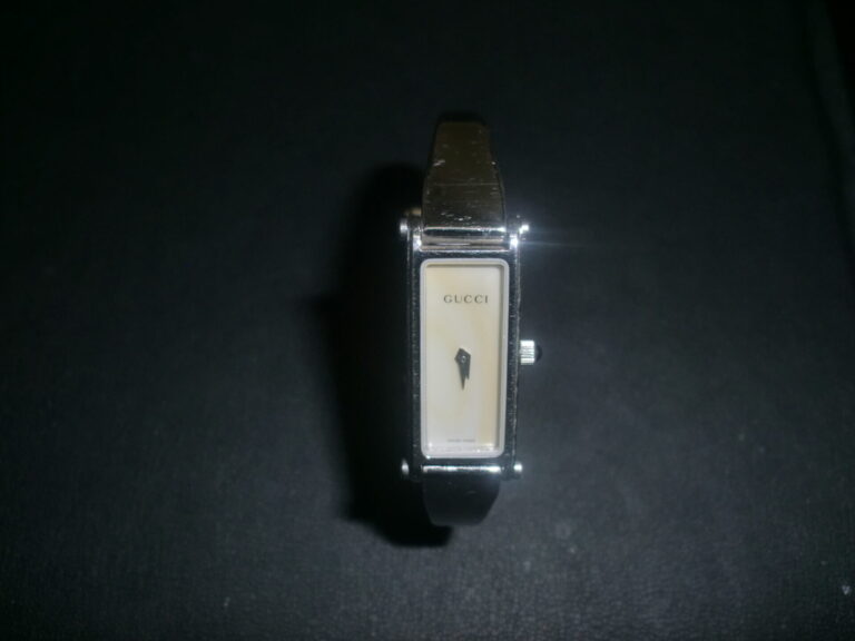 GUCCI グッチ 1500L腕時計　レディース