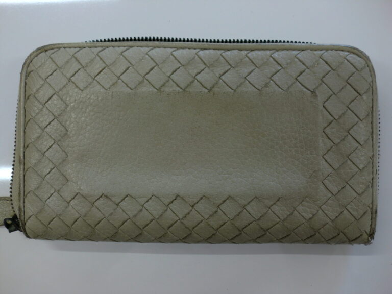 BOTTEGA VENETA ボッテガヴェネタ　イントレチャート ラウンドファスナー財布