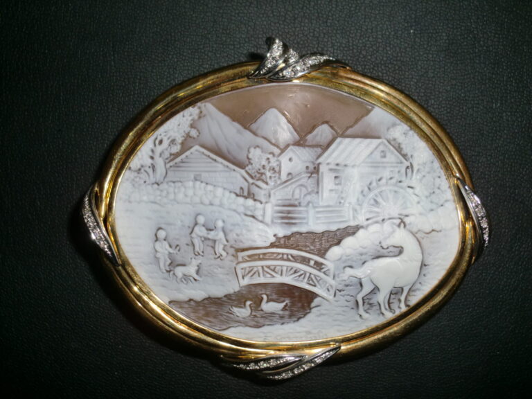 ガロファロ作 シェルカメオ　枠（K18/Pt900/メレーダイヤ）