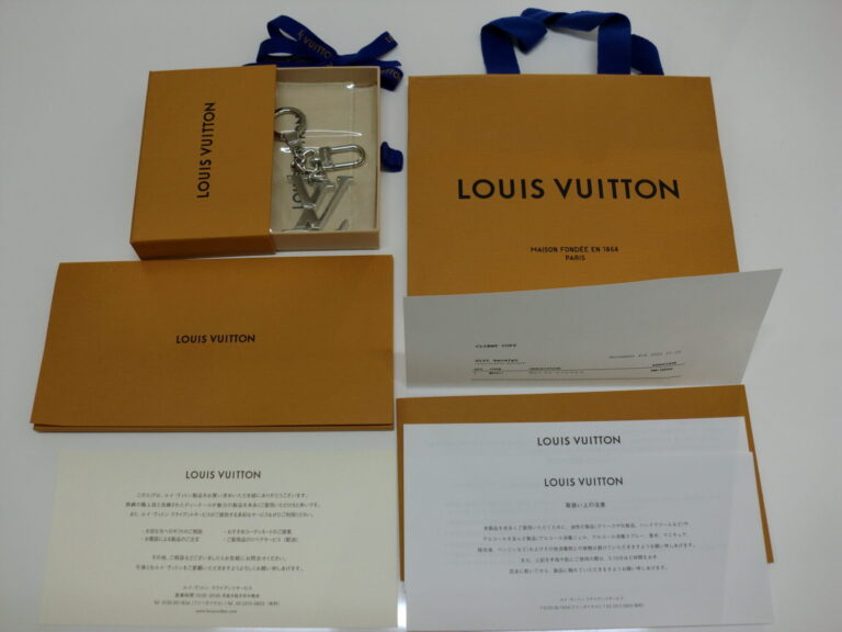 LOUIS VUITTON ルイ・ヴィトン LV ロゴ チャーム一式