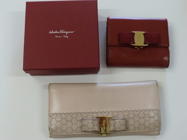 Salvatore Ferragamo サルバトーレ フェラガモ　ヴァラ 長財布・コンパクト財布