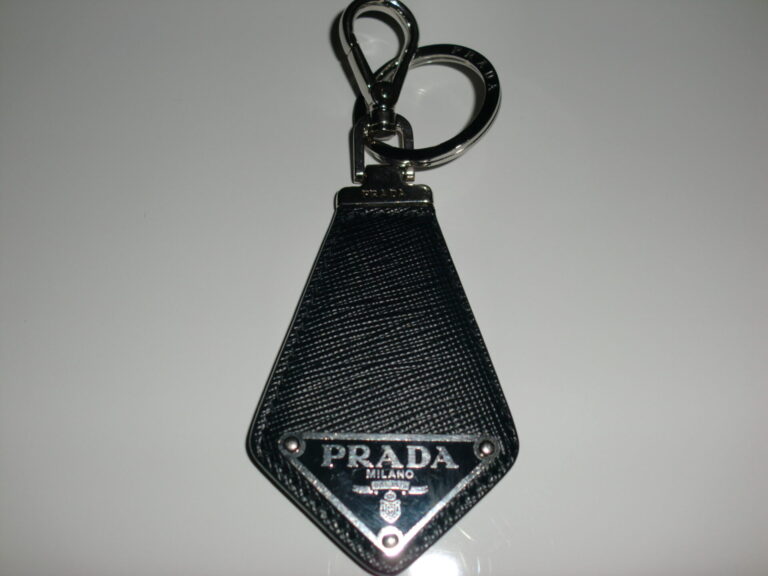 PRADA プラダ 三角ロゴ プレート キーホルダー