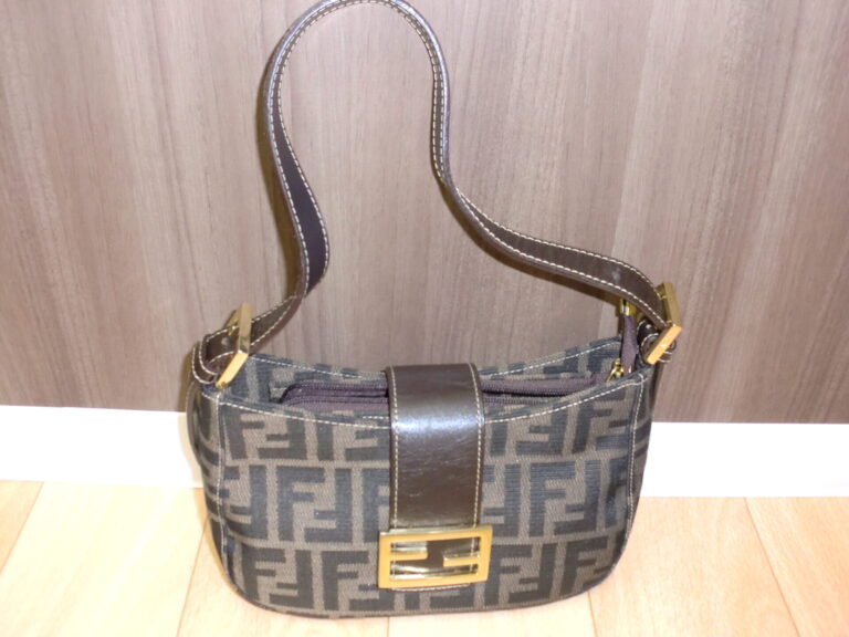 FENDI フェンディ ズッカ柄 マンマ ショルダーバッグ