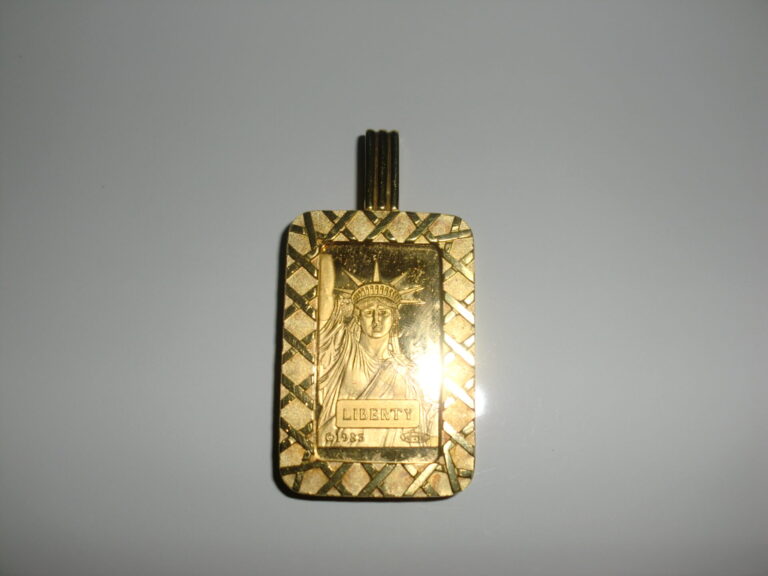 純金 インゴット 1g 枠K18 ペンダントトップ リバティ 自由の女神