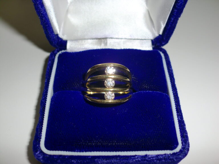 K18　リング　ダイヤモンド0.3Ct×3石